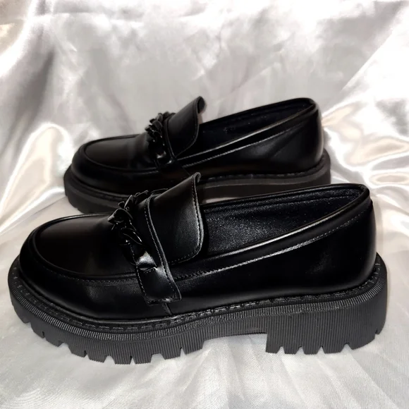 Cute Loafers | All Black W Chain | Sz 41 - Picture 3 of 5